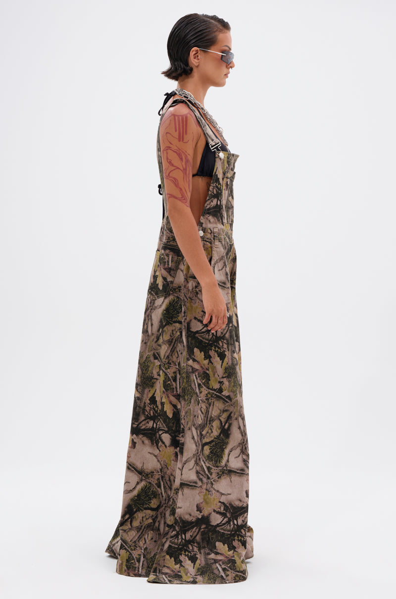 CARMINE CAMO OVERSIZED OVERALLS