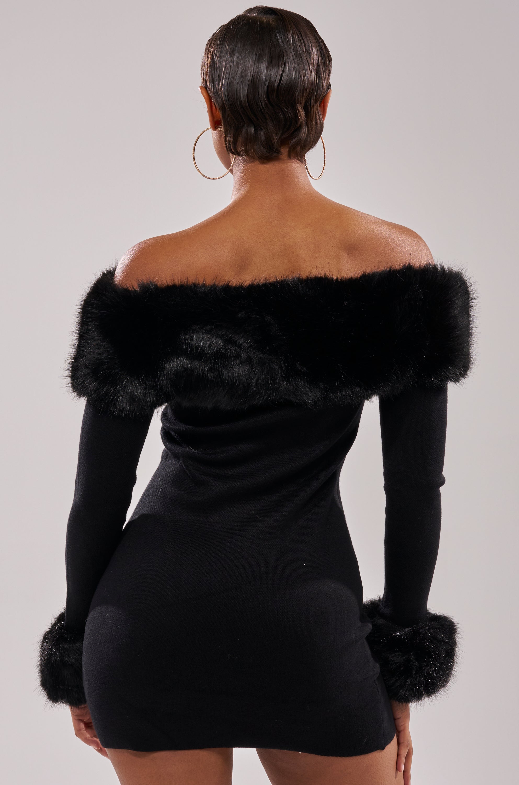 COMFY COZY FUR TRIM MINI DRESS IN BLACK