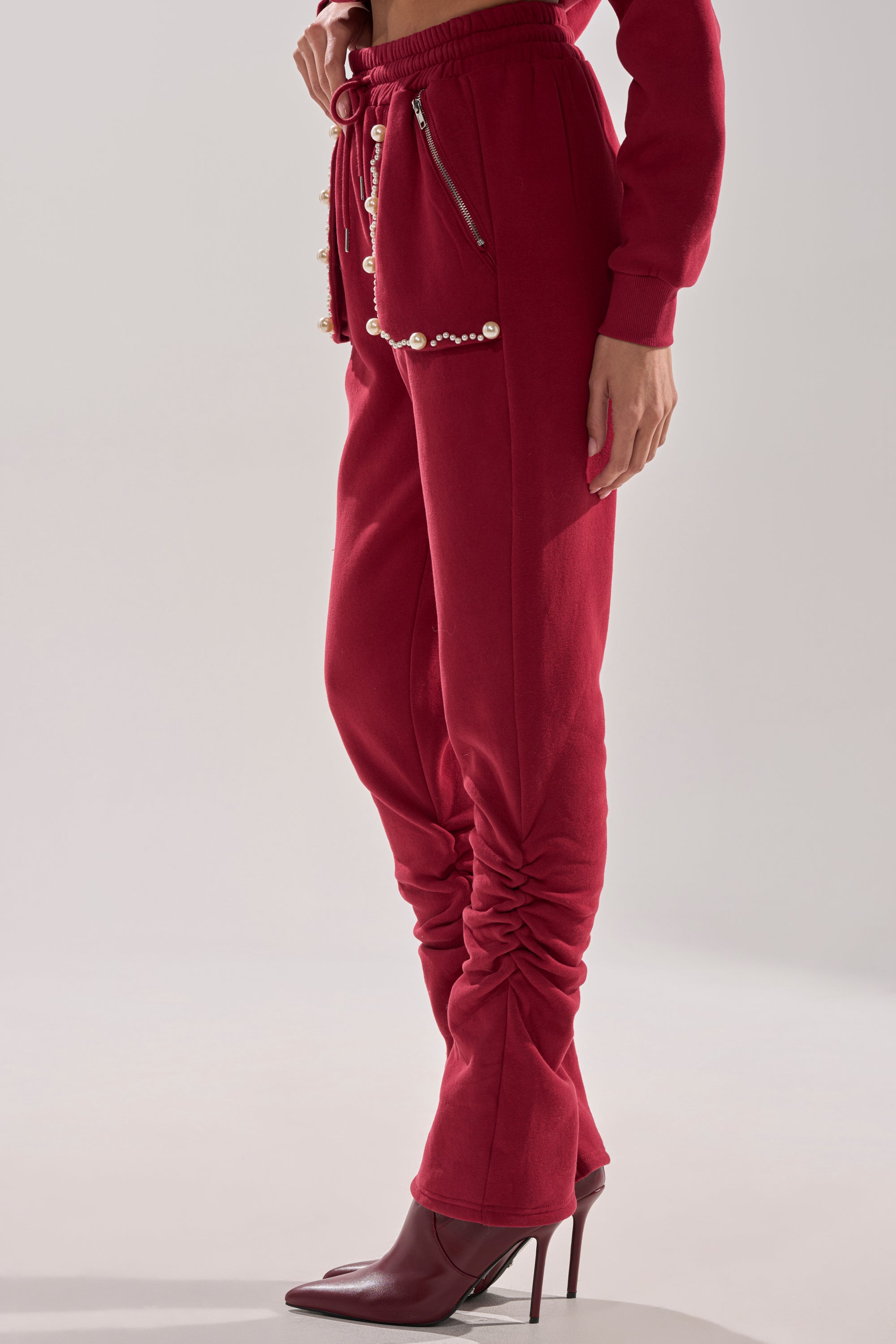 COZY HOLIDAY PEARL JOGGER IN BURGUNDY
