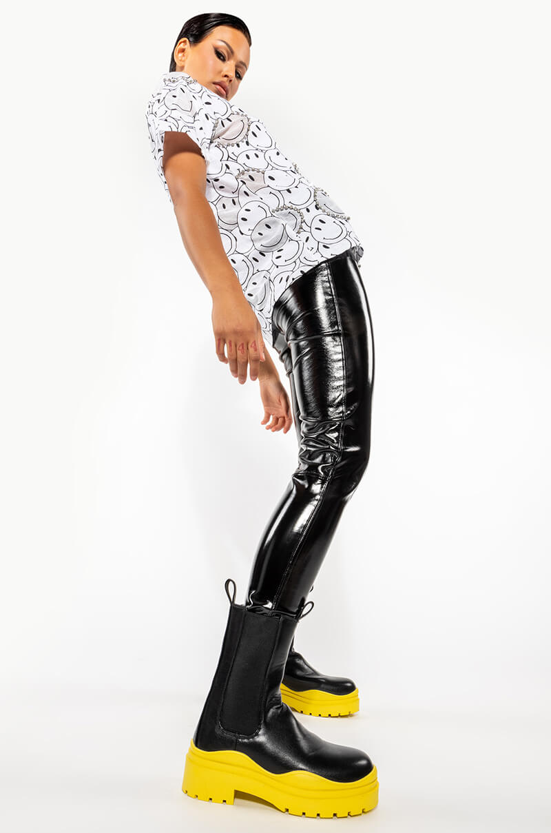 ALL SMILES OVERSIZED GRAPHIC TSHIRT