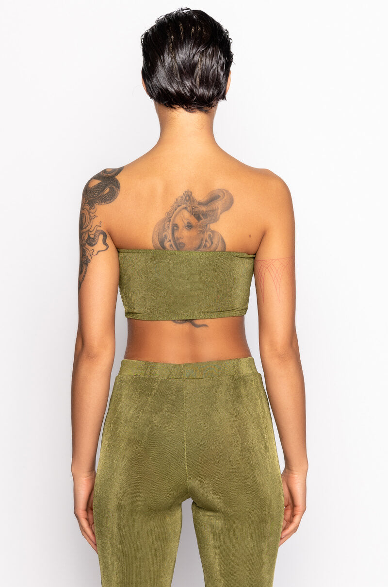 EASY TO WEAR BANDEAU TOP