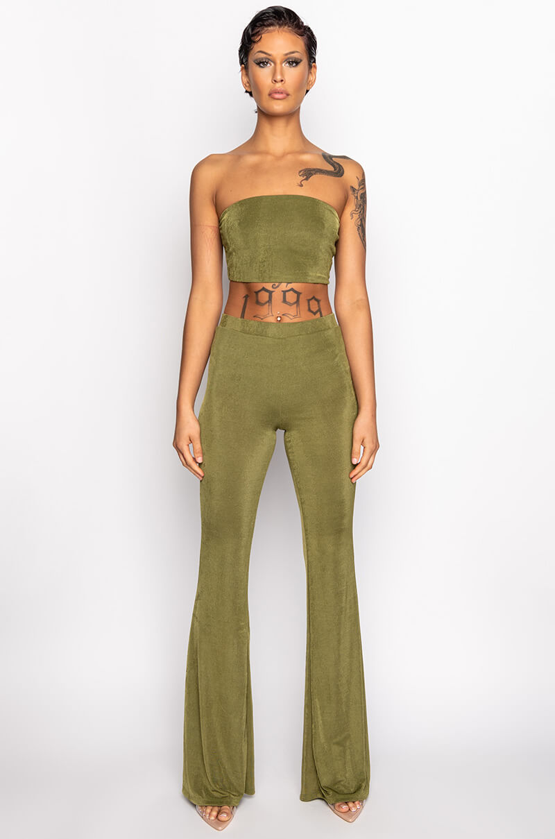 EASY TO WEAR BANDEAU TOP
