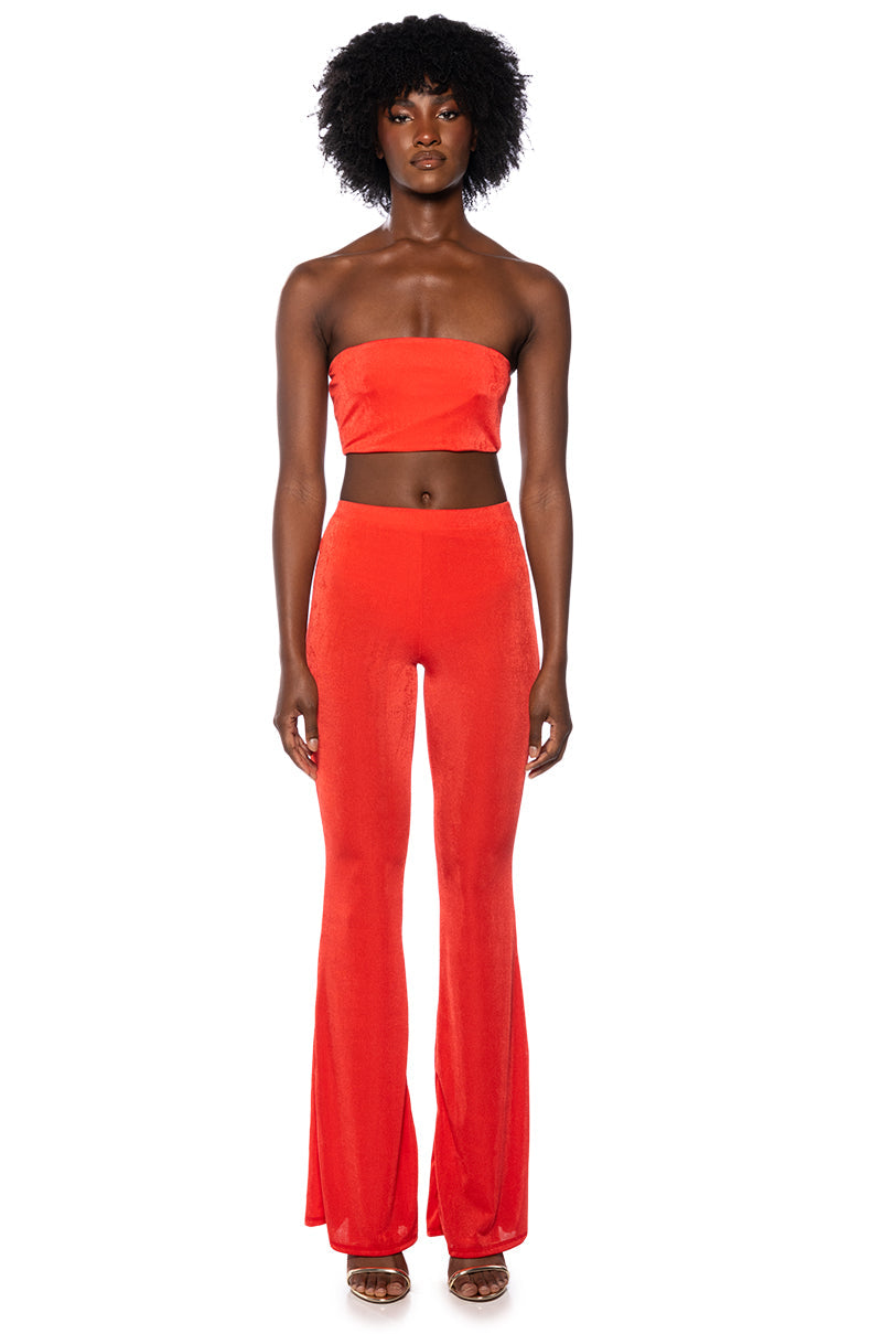 EASY TO WEAR BANDEAU TOP